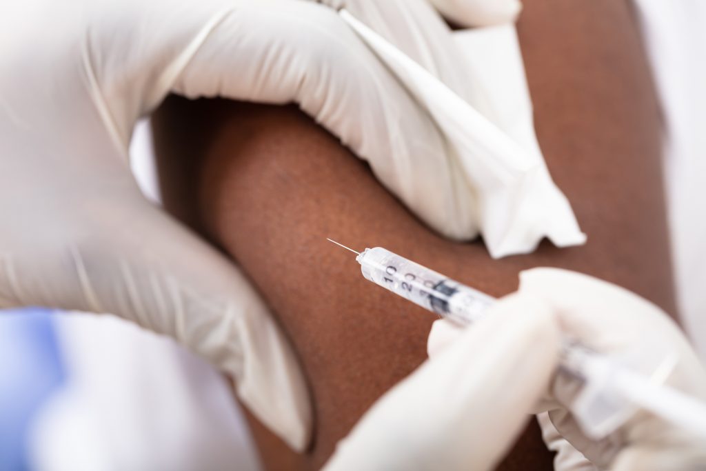 ICOM vacina pacientes contra gripe