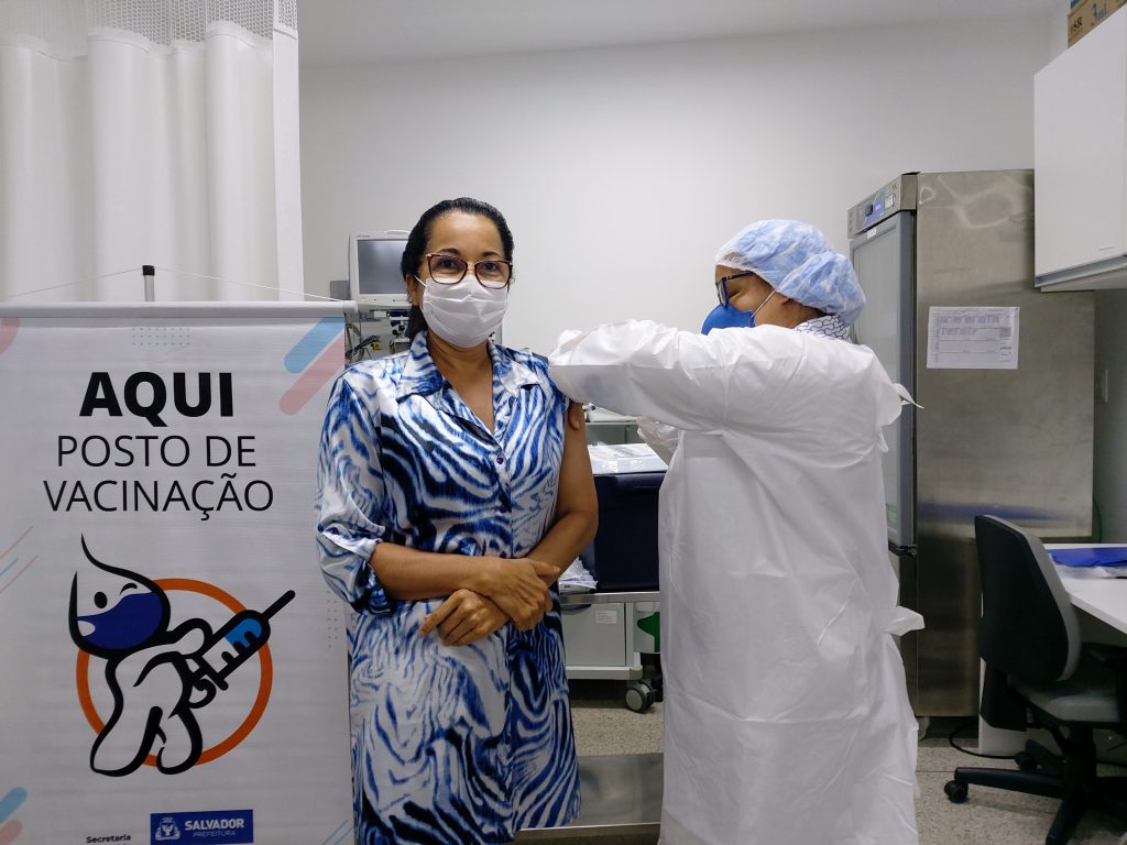 ICOM inicia a vacinação dos profissionais do hospital contra Covid-19